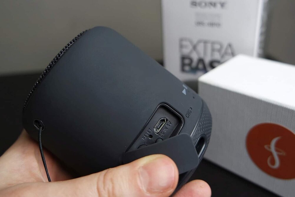 Sony srs sales xb10 bass test